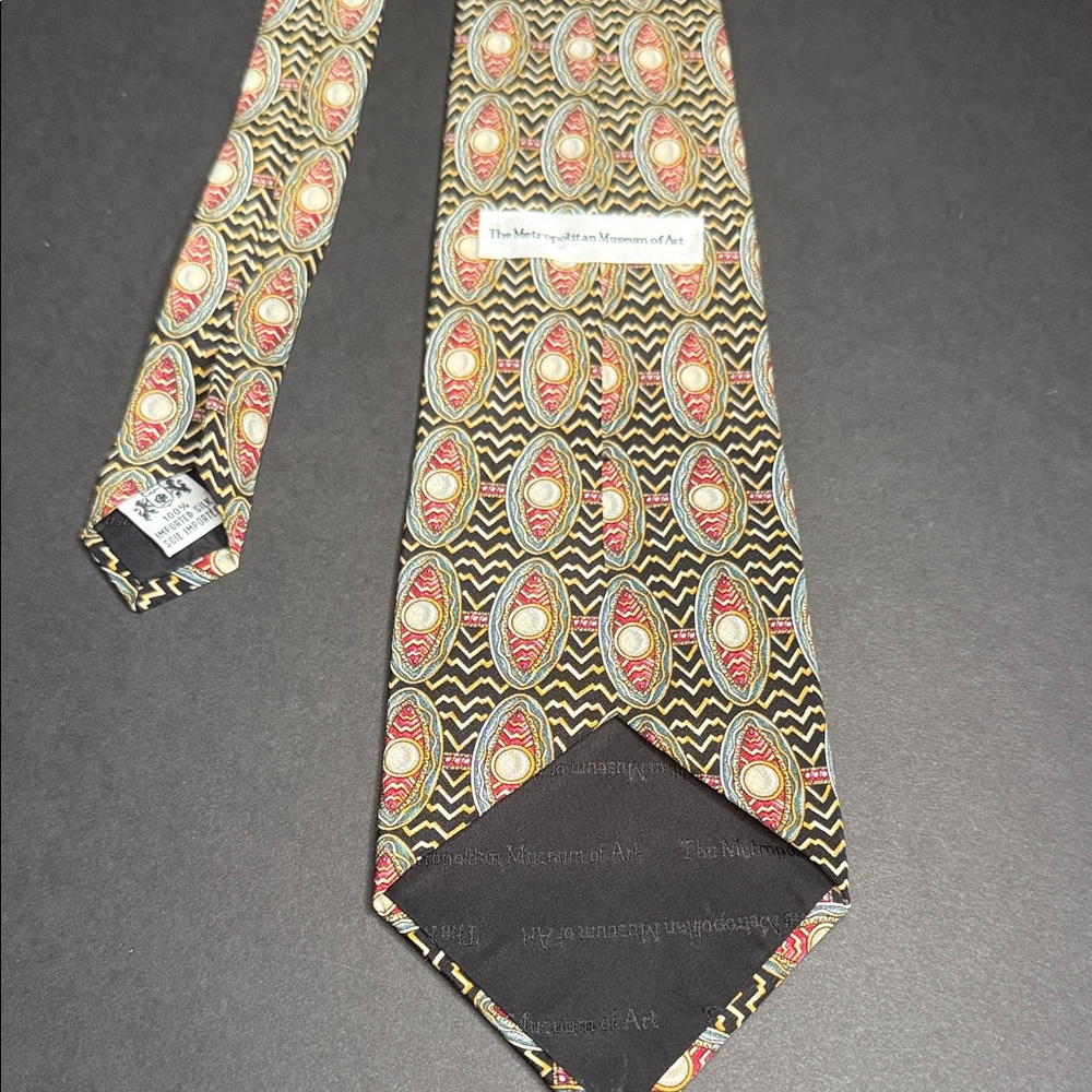 Metropolitan Museum of Art Men's Patterned Silk Oyster & Pearl Tie